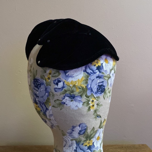 VTG 40’s Black Velvet Rhinestones Fascinator Hat - Picture 7 of 12